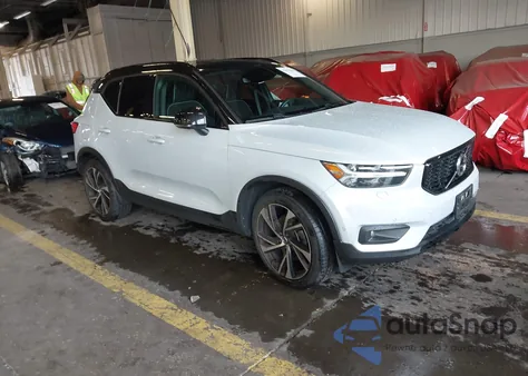 2021 Volvo Xc40 T5 R-Design из США, поврежденный, VIN YV4162UM9M2608943